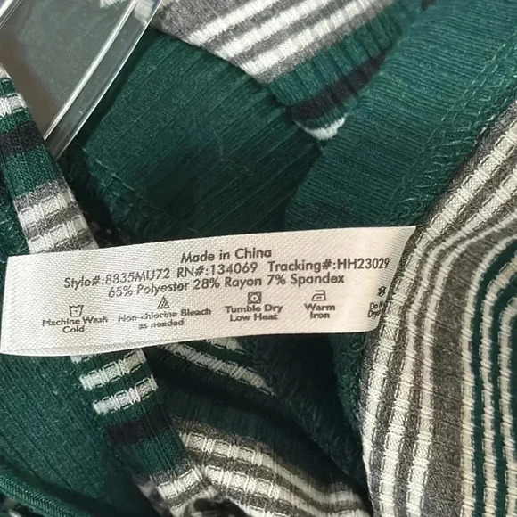 LC Couture Long Sleeve Striped V-Neck Shirt - Size L - Picture 9 of 9